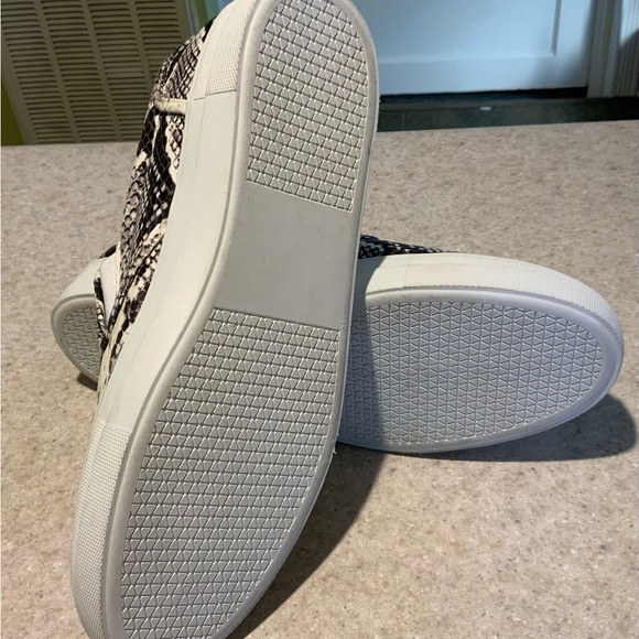 🌸🌸JustFab Monochrome Snake Print Slip-On Sneakers - Picture 3 of 4